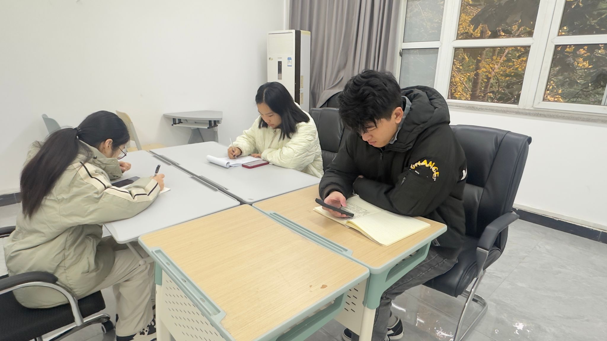 bd731b1a-6ea1-41de-a0dc-022f4c3414ad.jpg